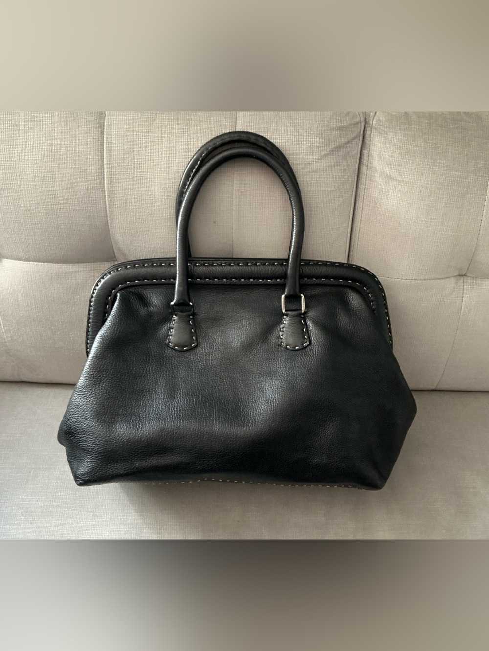 Authentic FENDI SELERIA leather bag - large🔥🔥